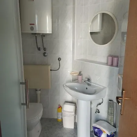 Small House * Omis